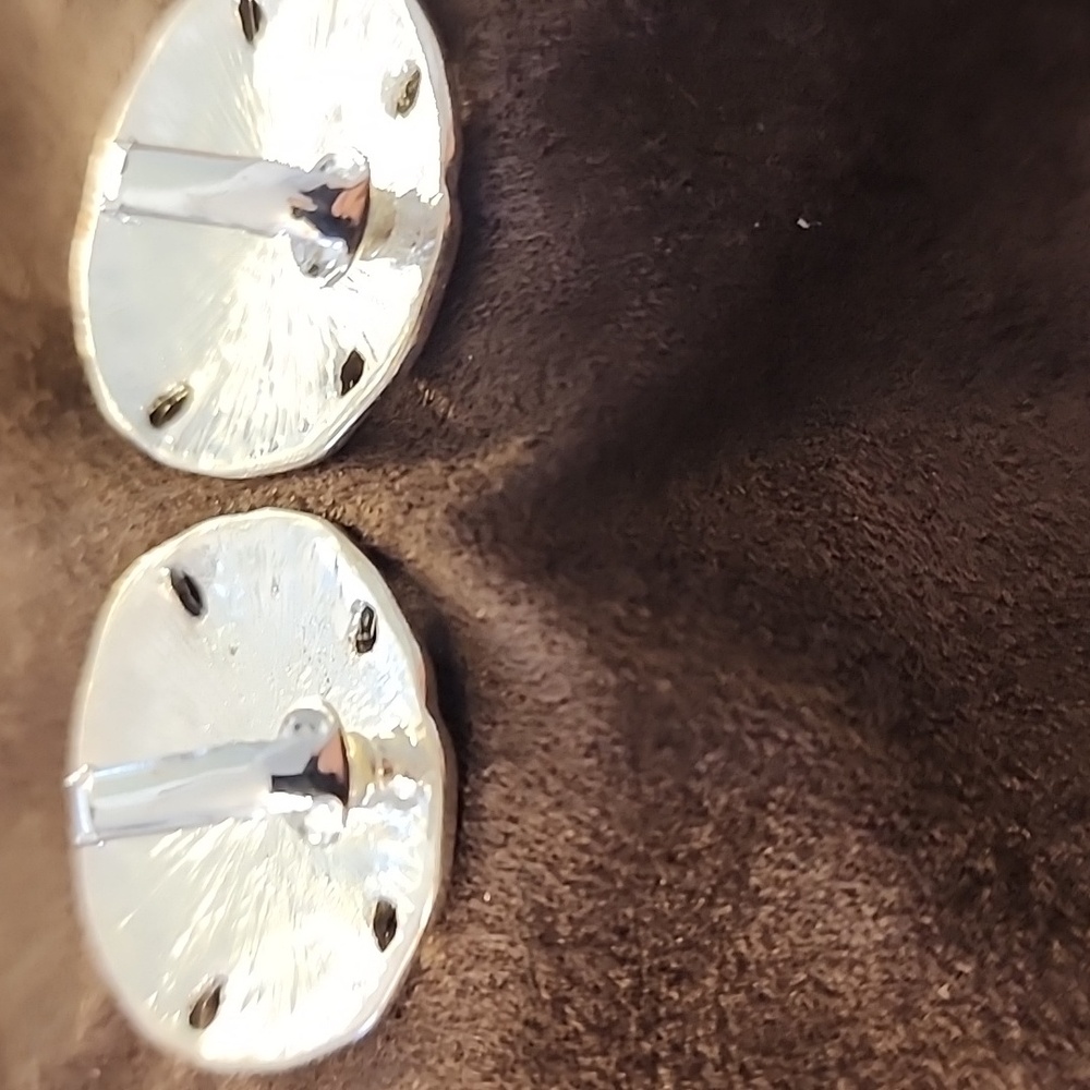 Sand dollar Clip Earrings - Picture 4 of 4